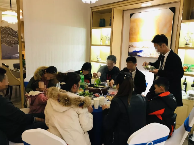 暖冬火鍋宴熱辣開席，老友變新鄰，理想開涮！